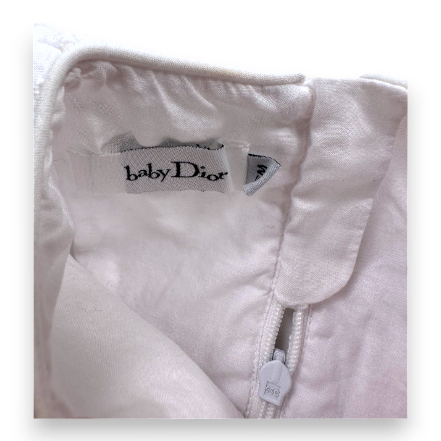 BABY DIOR - Robe blanche avec détails - 6 mois