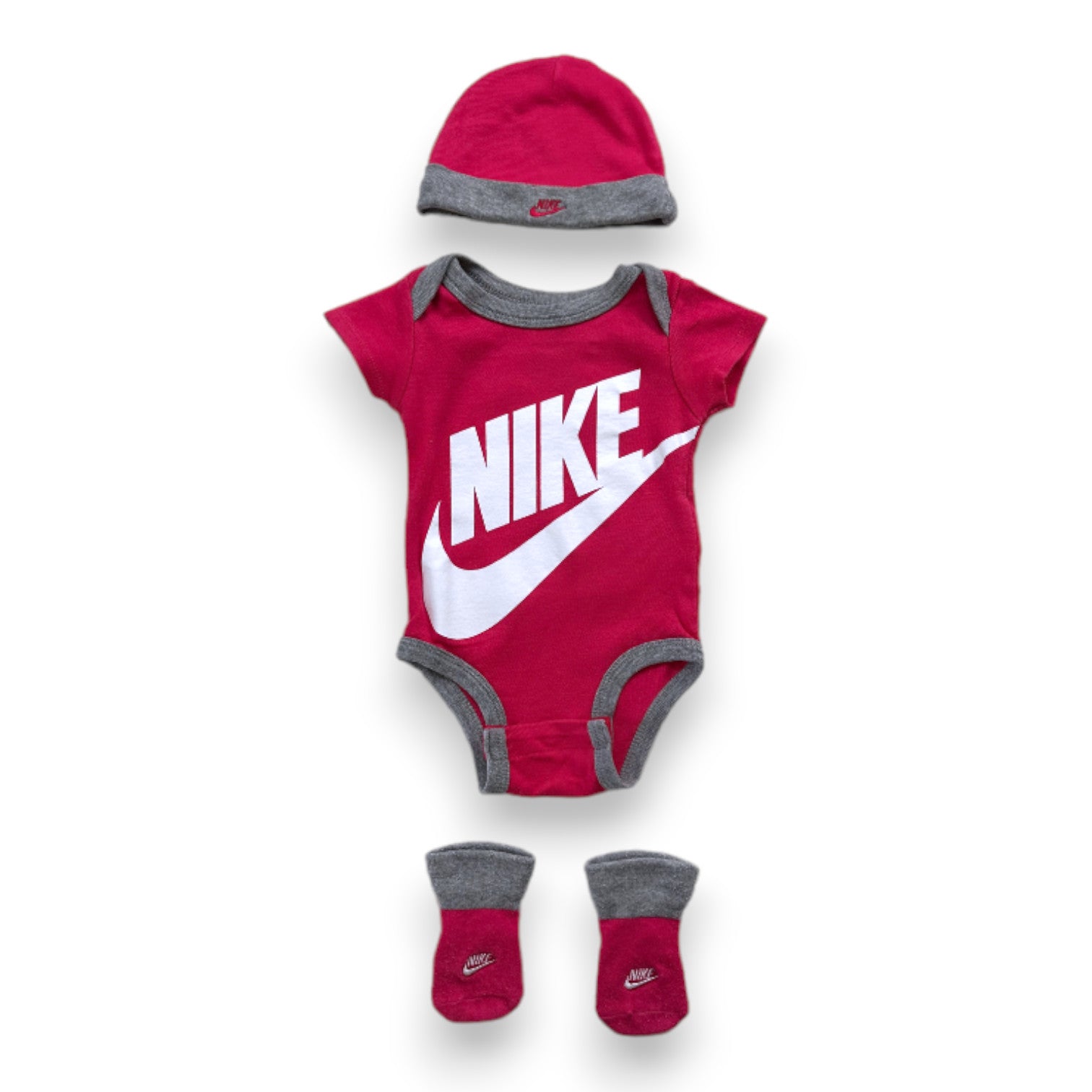 NIKE - Ensemble body bonnet et chaussettes rose - 0 mois