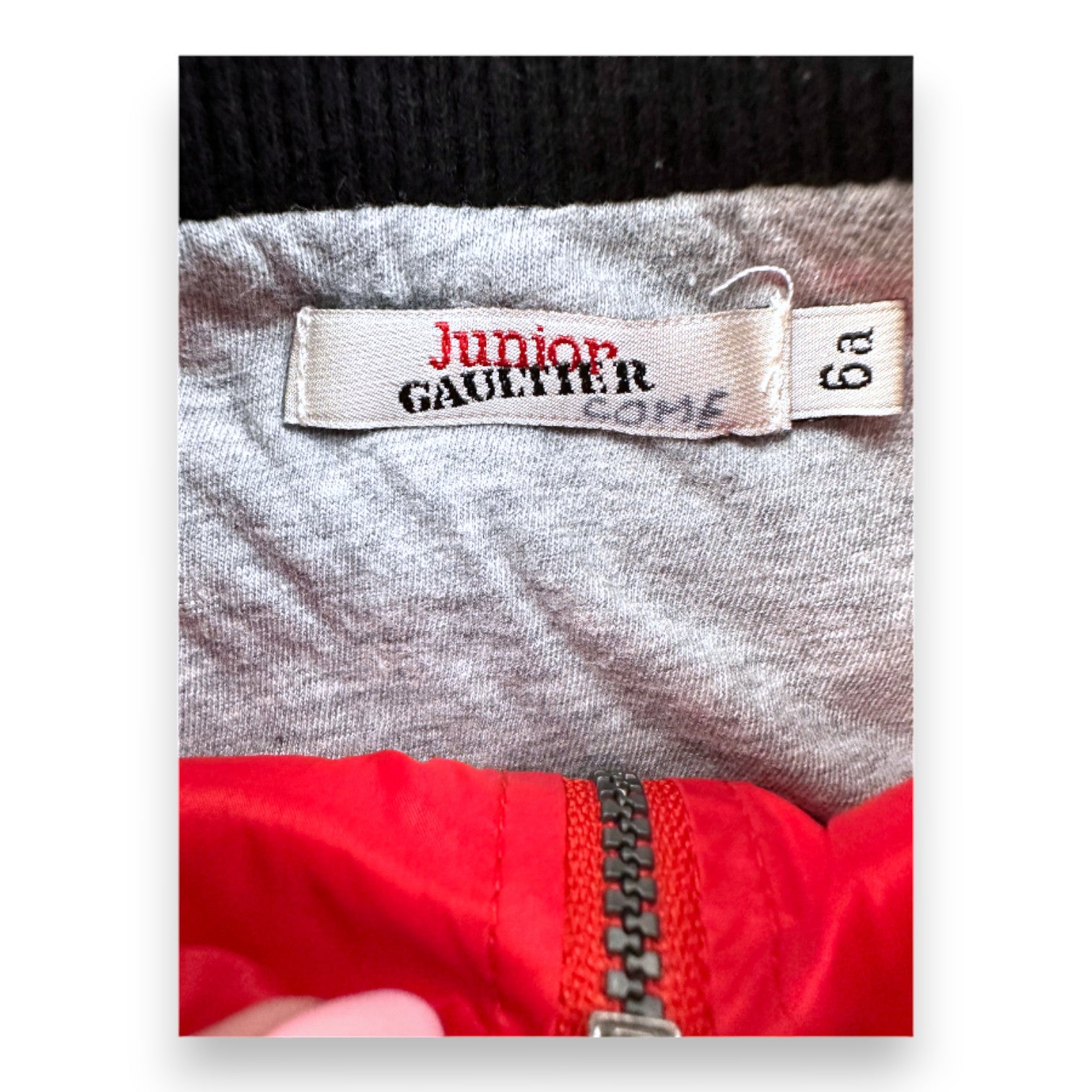 JUNIOR GAULTIER - Veste sweat zippé rouge et grise - 6 ans