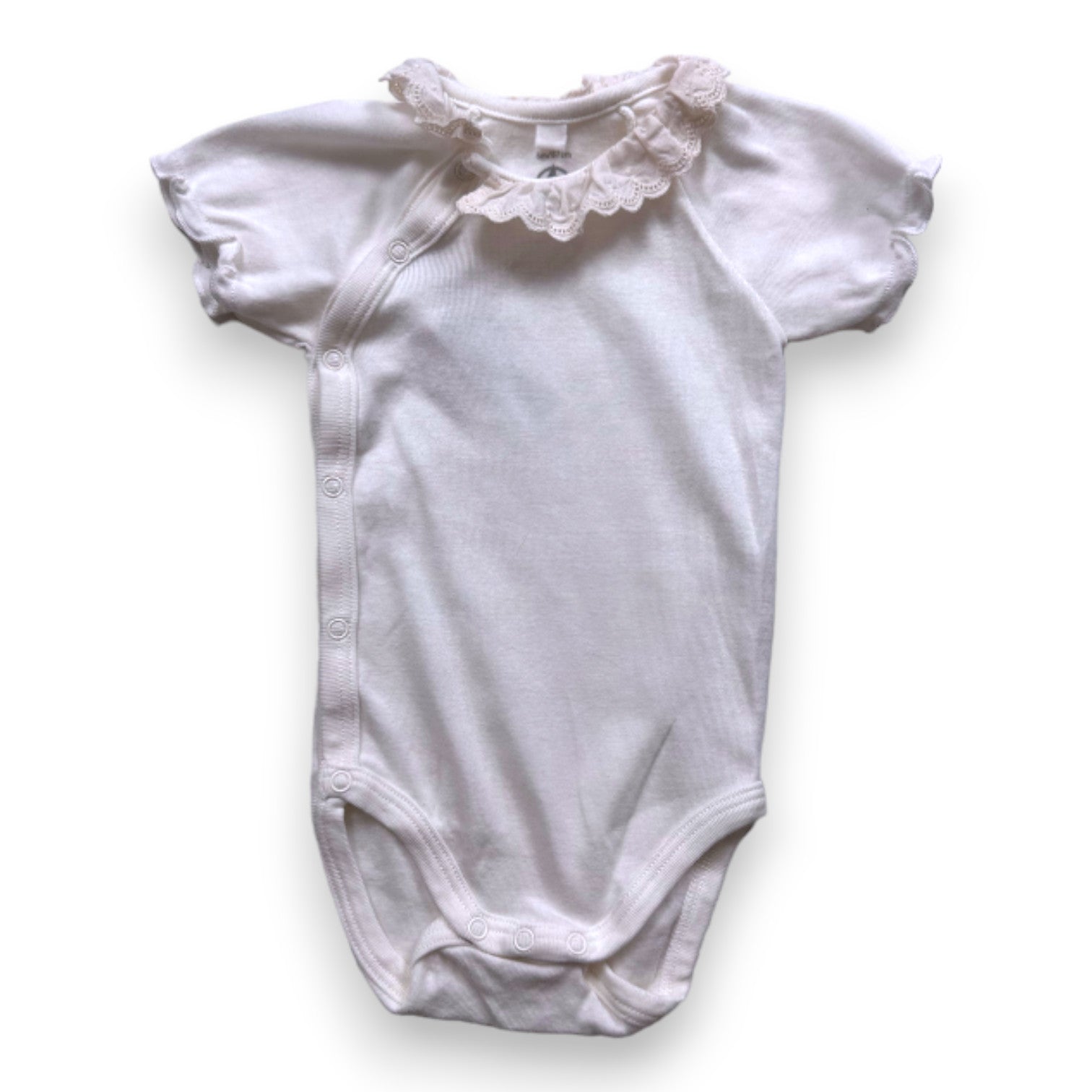 PETIT BATEAU - Body blanc avec col à volants - 6 mois