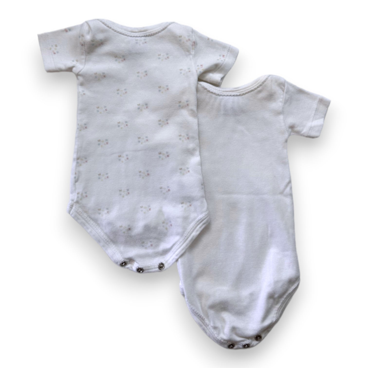 PETIT BATEAU - Lot de 2 bodies blancs avec imprimés - 1 mois