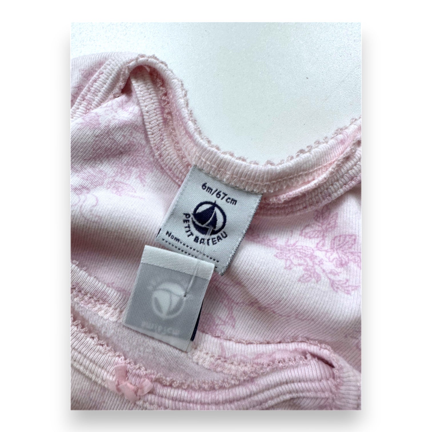 PETIT BATEAU - Lot de 2 bodies roses avec imprimés - 6 mois