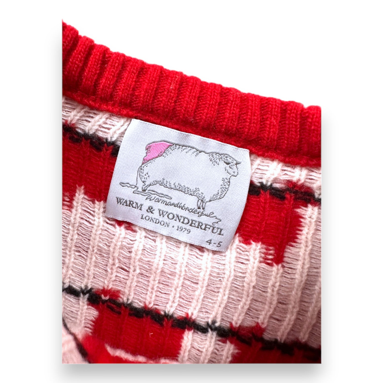 WARM & WONDERFUL - Pull en laine rouge avec moutons blancs - 4 ans