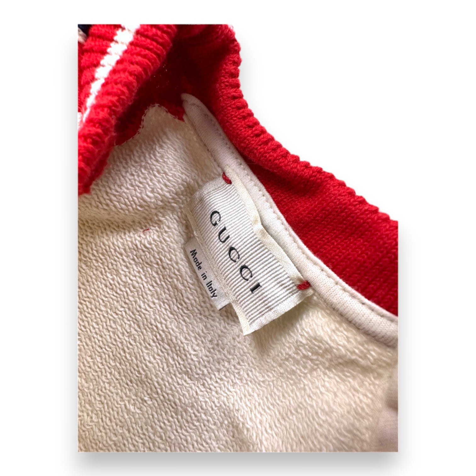 GUCCI - Sweat beige et rouge logo Gucci sur les manches - 9 mois