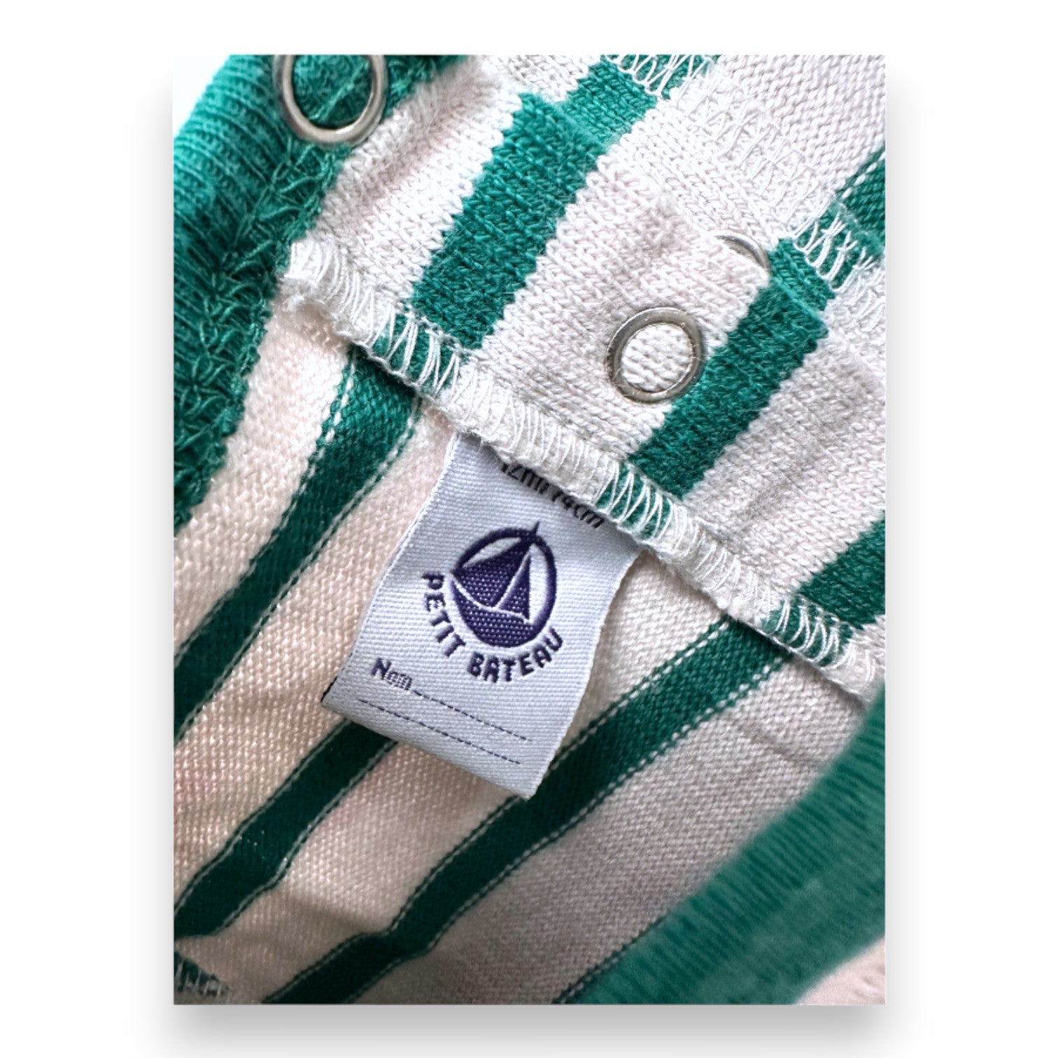 PETIT BATEAU - T-shirt blanc et vert à rayures - 12 mois