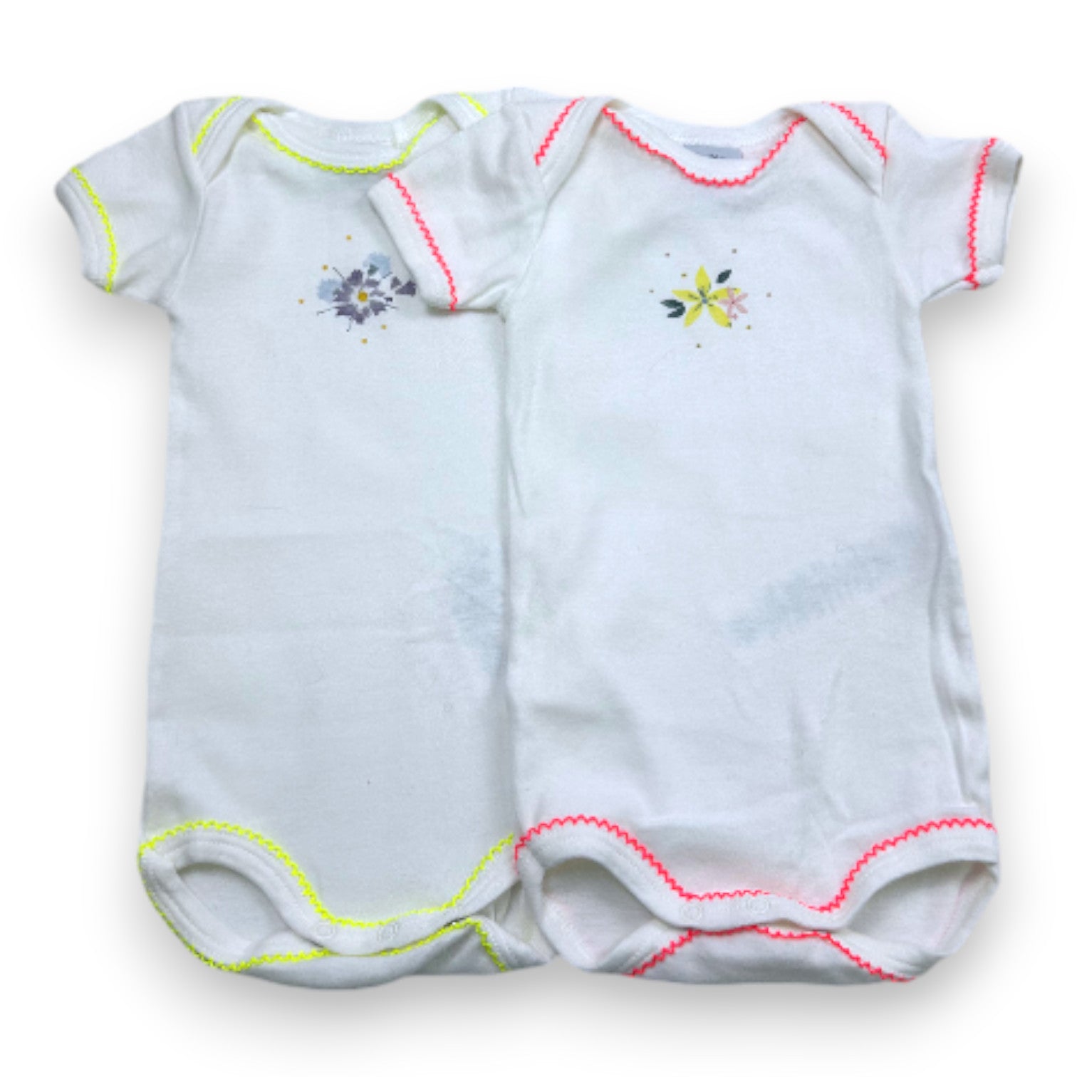 PETIT BATEAU - Lot de 2 bodies blancs à manches courtes - 3 mois