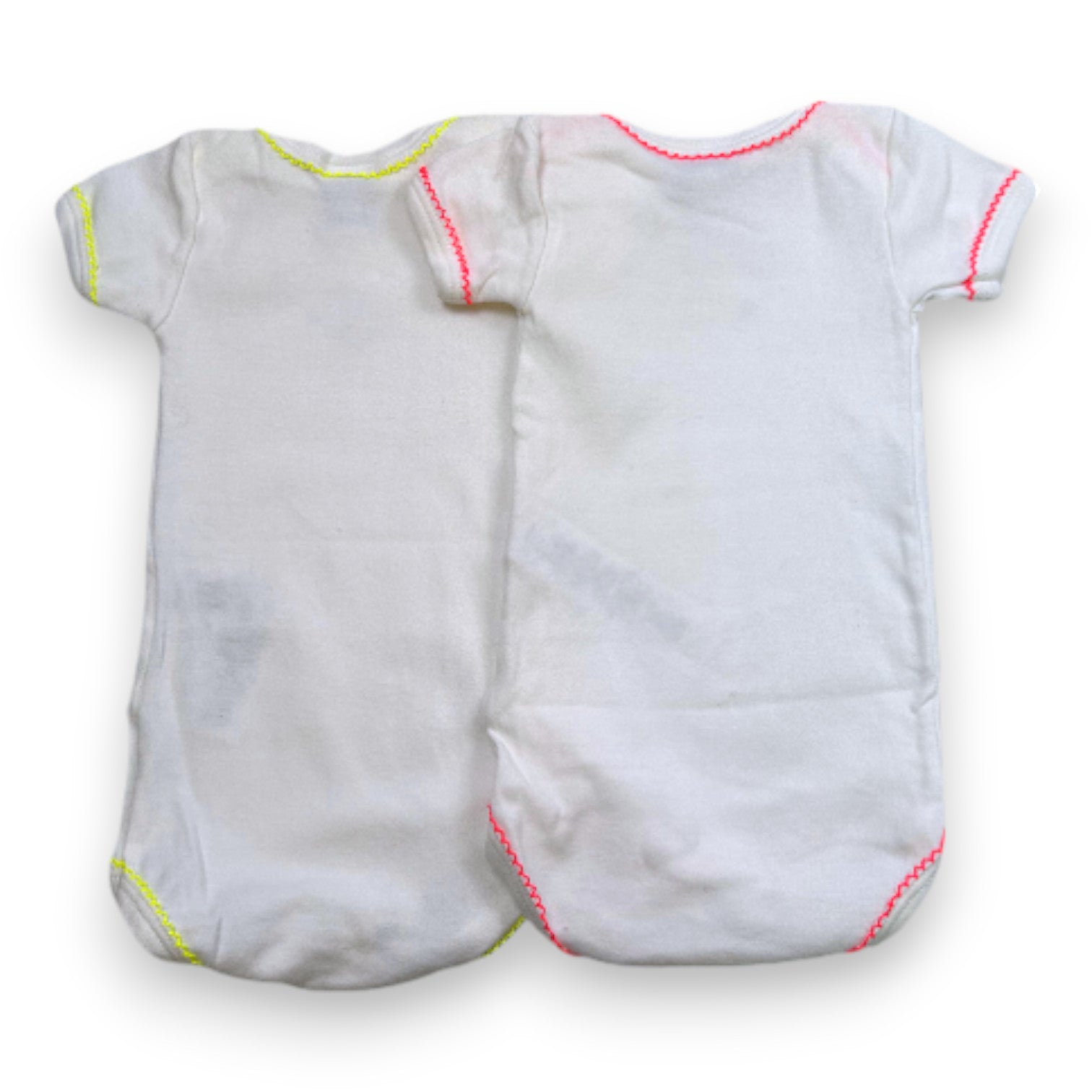 PETIT BATEAU - Lot de 2 bodies blancs à manches courtes - 3 mois