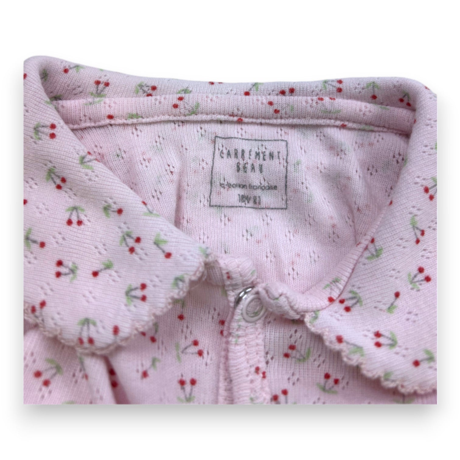 CARREMENT BEAU - Pyjama rose avec imprimés cerises - 18 mois