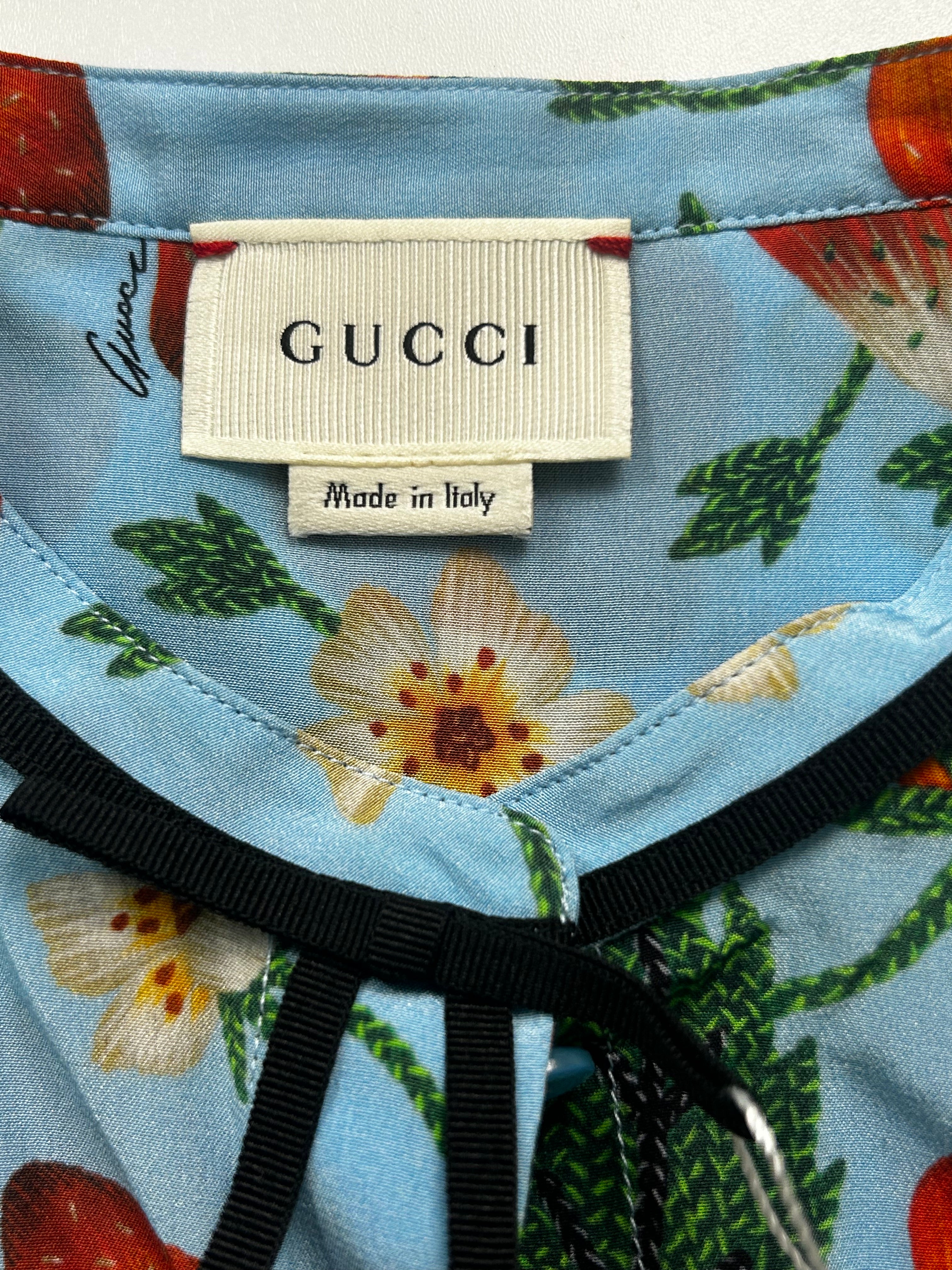 GUCCI - Chemisier en soie bleu motif fraises - 10 ans